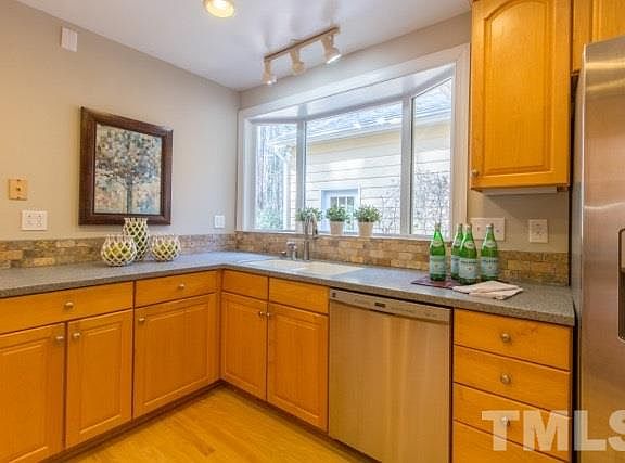 4th image of 103 Mimosa Dr