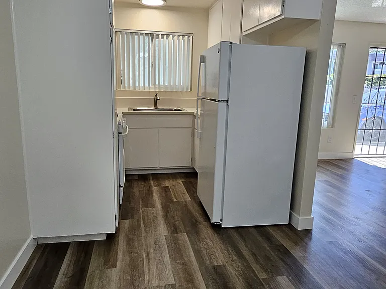 573 Emerald Ave #2 — Photo 9
