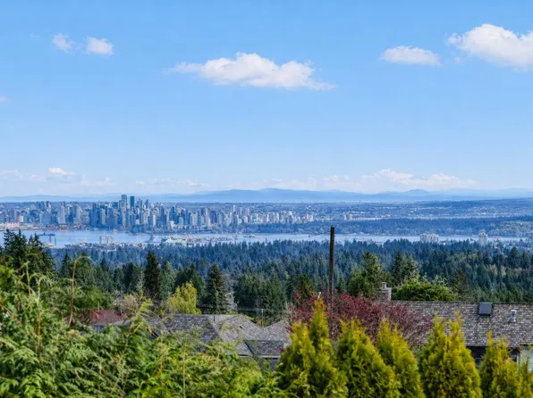 668 Alpine Ct, North Vancouver, BC V7R 2L8