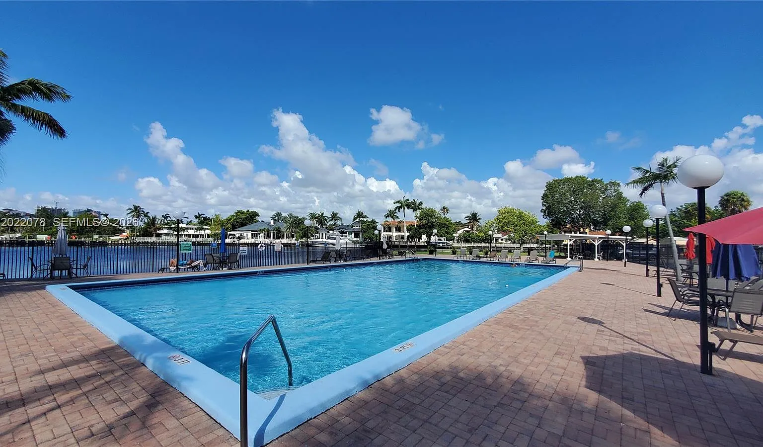 Desoto Park Condo — Photo 1