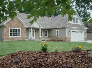 2011 Hidden Pines Trl, Stevensville, MI 49127