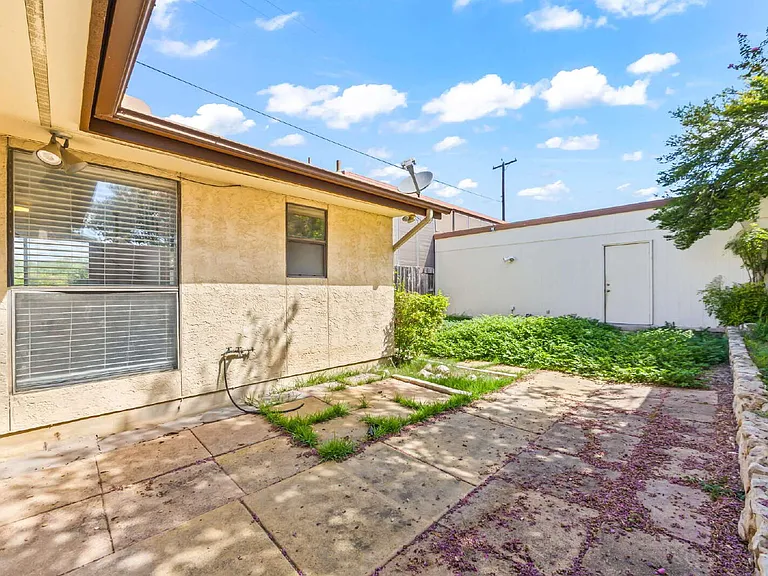 5801 Royal Ridge Dr — Photo 21
