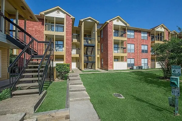 Riverwalk Apartment Homes — Photo 25