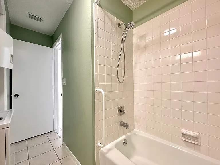 1001 W Marion Ave #9 — Photo 5