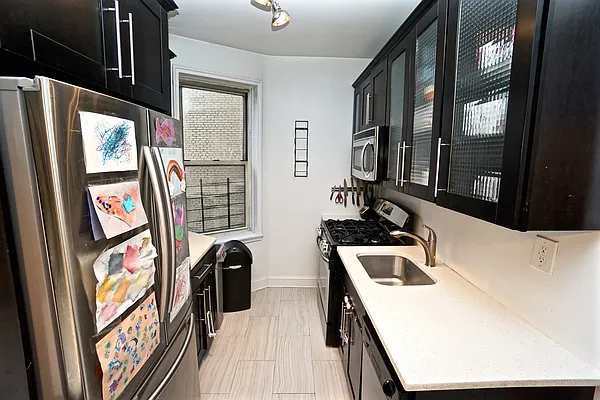 Sold by Bizzarro Agency | media 19