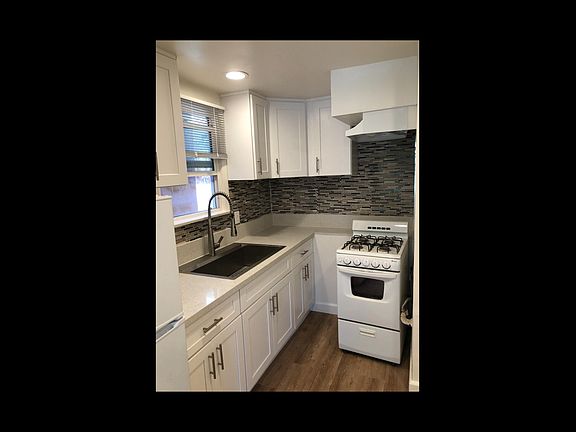 3rd image of 1117 17th St #B