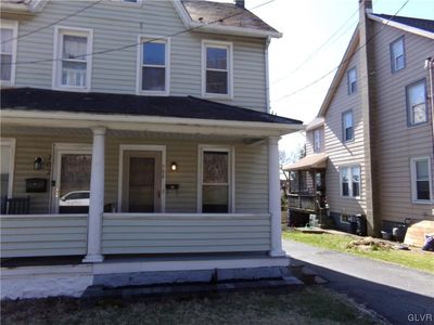 704 W Pennsylvania Ave, Pen Argyl, PA, 18072