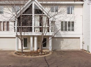 913 Dartmouth Pl, Minneapolis, MN 55414