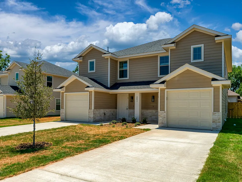 201 S May St #2