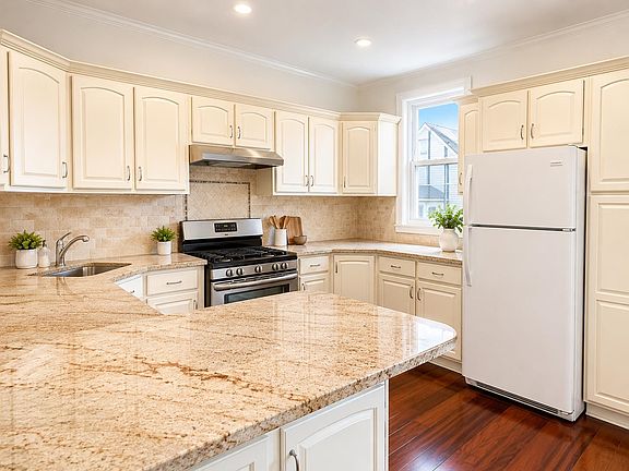 2nd image of 206 Dodd St Floor 2