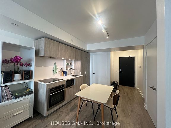 3rd image of 77 Shuter St #612