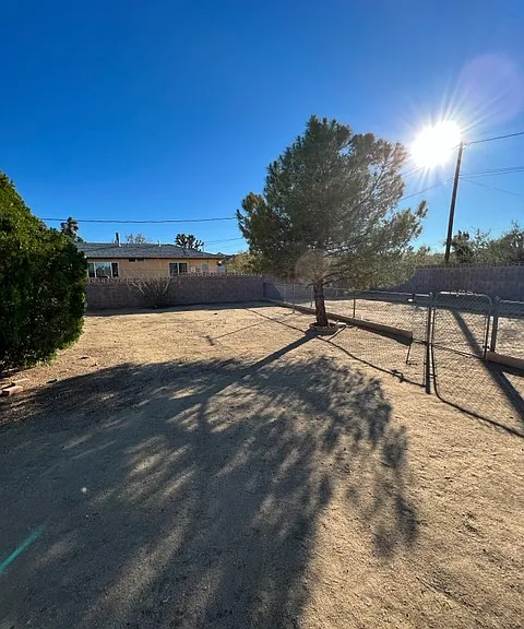 7560 Valley Vista Ave — Photo 5