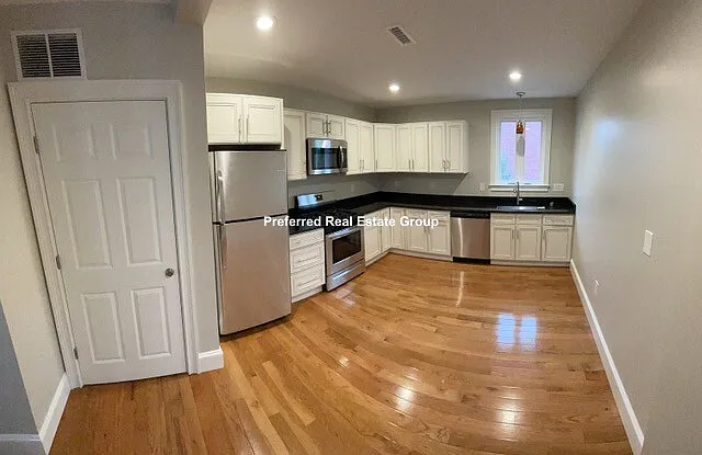 Building Photo - 15 Dix St #2
