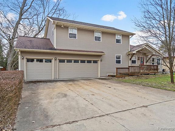 2nd image of 747 Lucille Dr