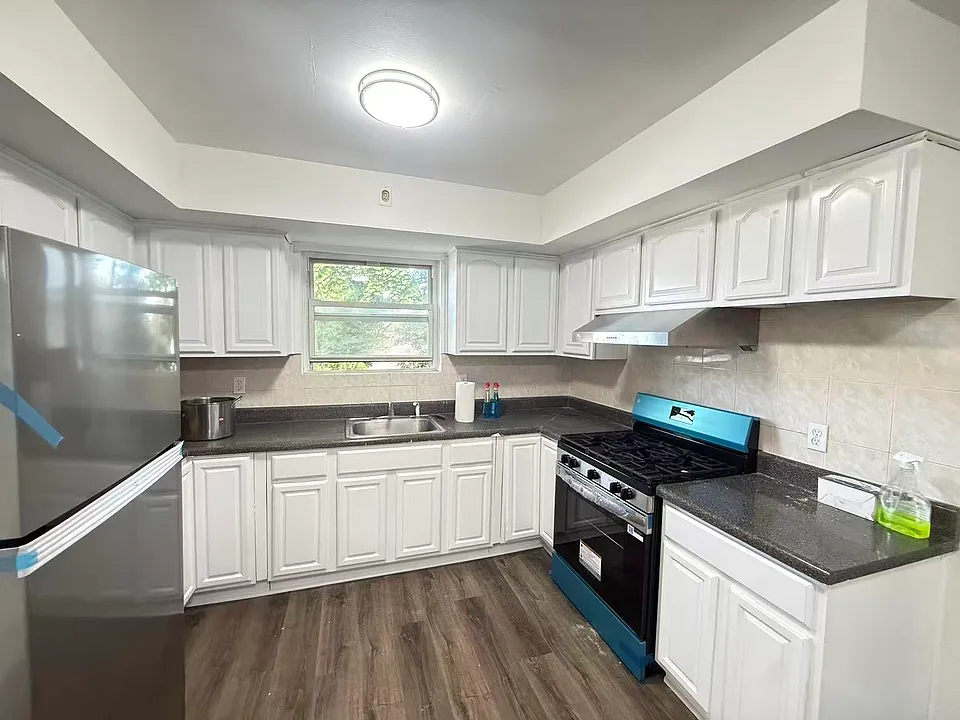 1466 Richmond Rd #2