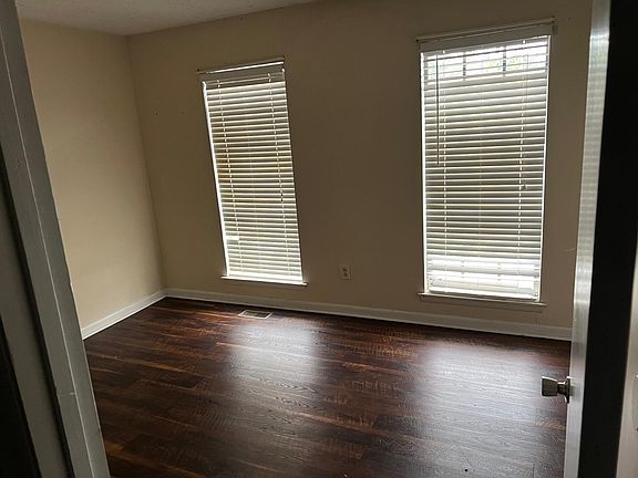 5th image of 211 Marinawoods Dr SE Unit 6