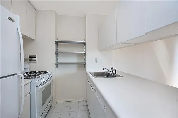 Rented by Kian Realty | media 32