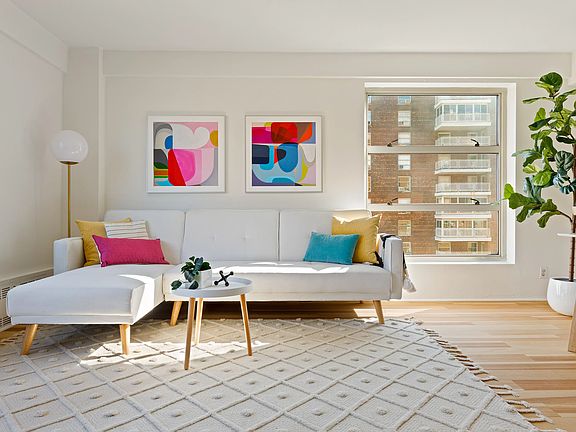 4th image of 90 La Salle St APT 13C