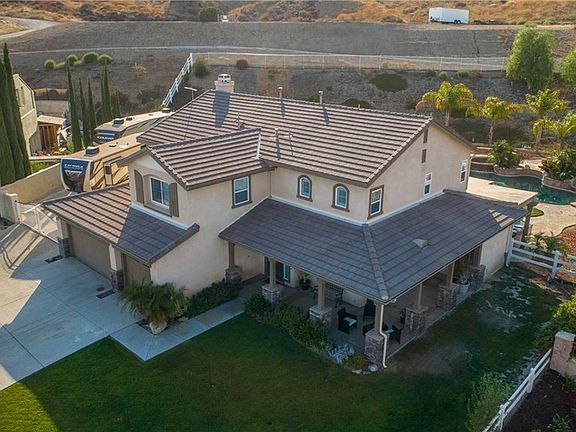 3rd image of 30015 Valley Glen St