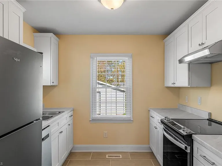 810 Elwell Ave — Photo 15