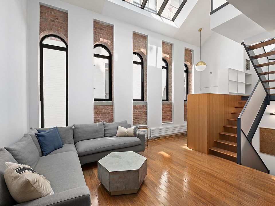 1st image of 196 6th Ave APT 1E