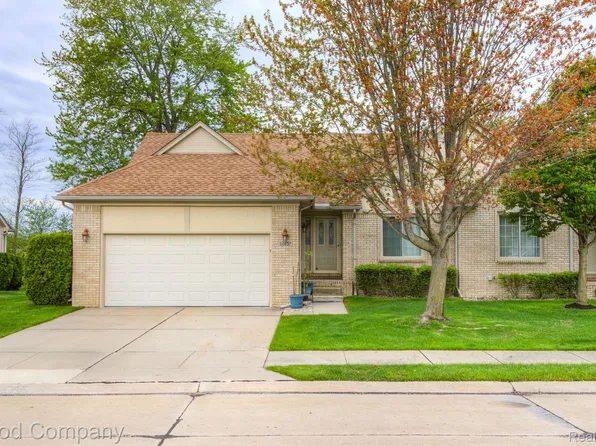 50837 Raintree Cir, Chesterfield, MI 48047