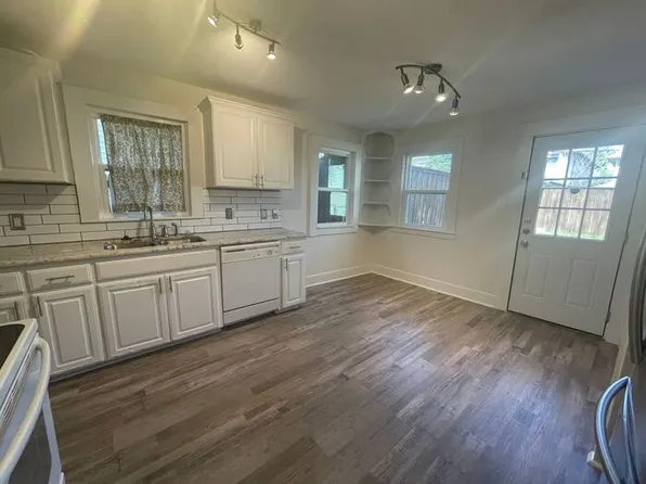 3320 W 5th St, Fort Worth, TX 76107