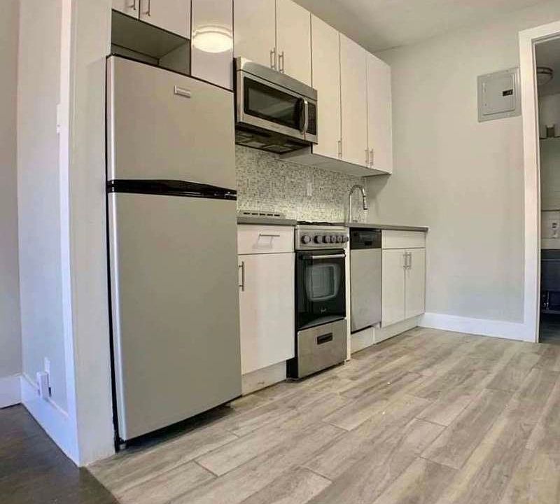 2nd image of 318 E 126th St #2BB