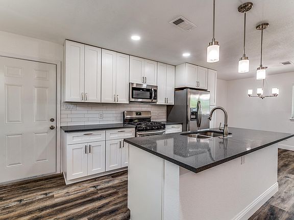 4th image of 901 Wade Dr