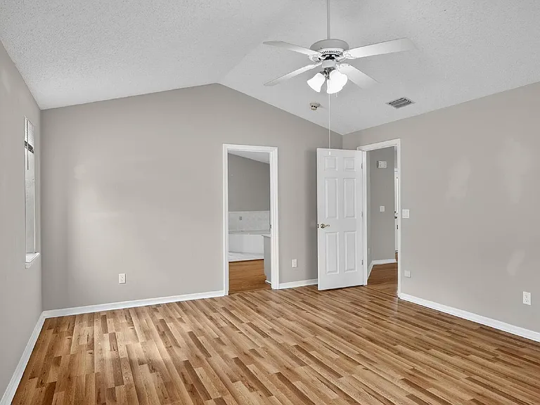 77 Folcroft Ln — Photo 31