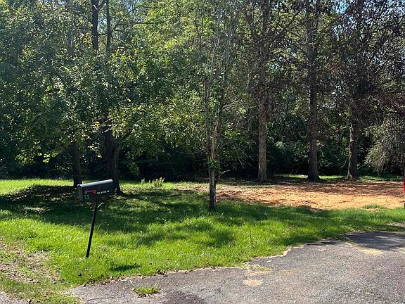 2nd image of 200 River Dr
