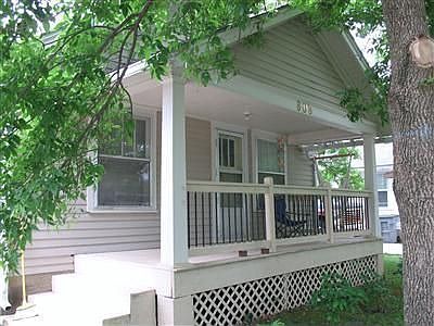 3rd image of 808 Woodland St
