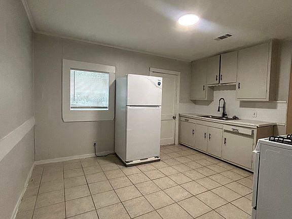 4th image of 654 Robinhood Rd