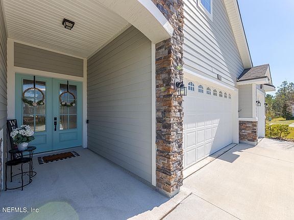 4th image of 26 CYPRESS BANKS Drive