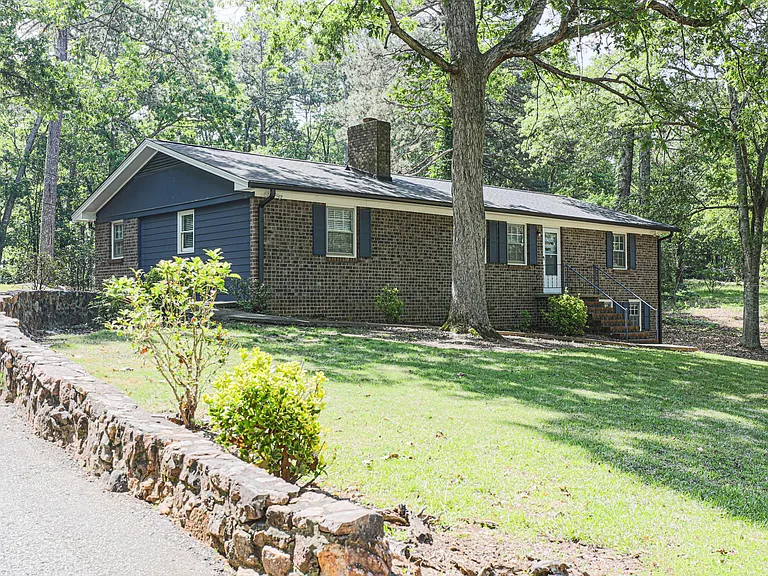 1150 Bell Rd — Photo 2