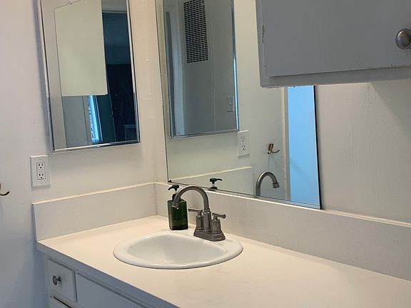 5th image of 607 Marine St APT 7