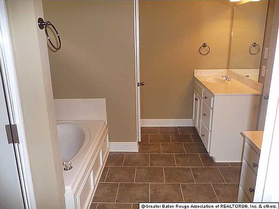 3rd image of 12318 Dutchtown Villa Dr