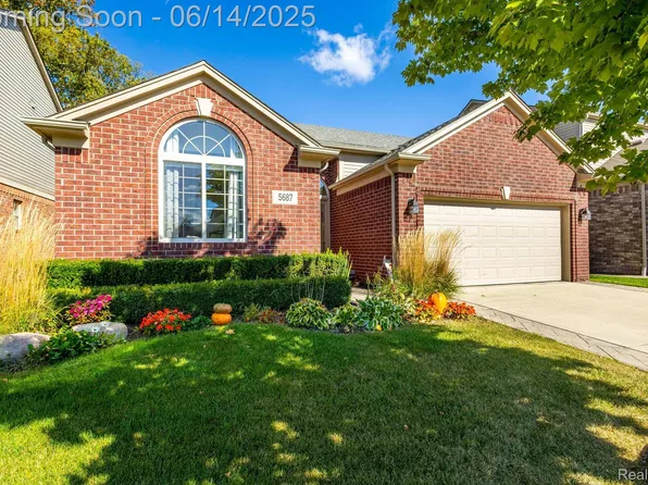 5687 Gregory Dr, Shelby Township, MI 48317