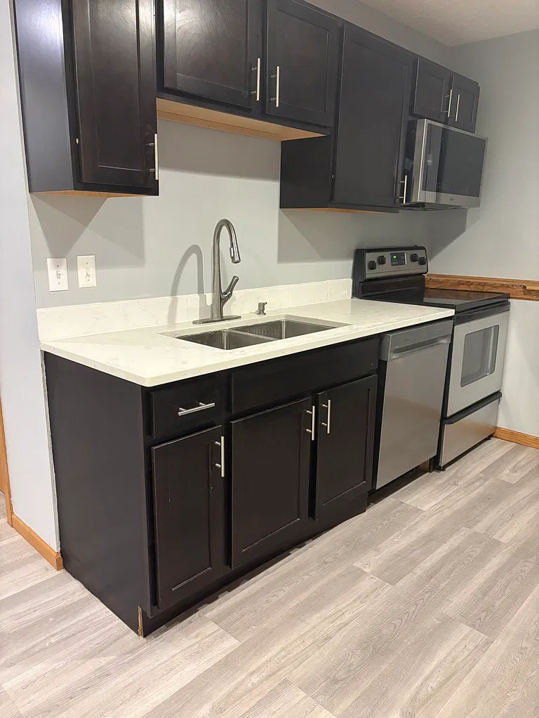 2 Bedroom / 1 Bathroom Brooklyn Park — Photo 1