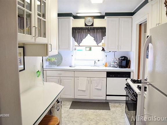 2nd image of 20884 Parkcrest Dr
