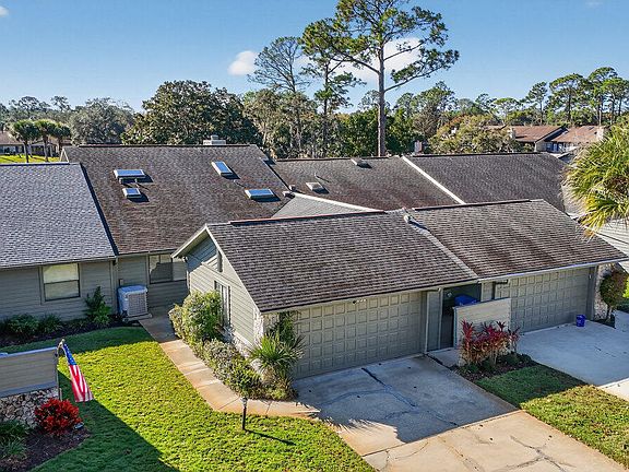 2nd image of 151 Deer Lake Cir