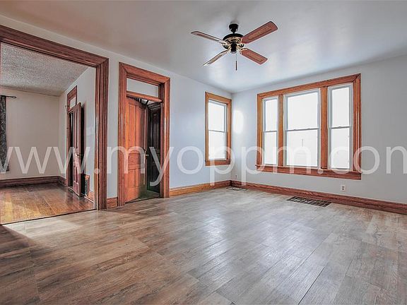 3rd image of 820 Hickory St #820