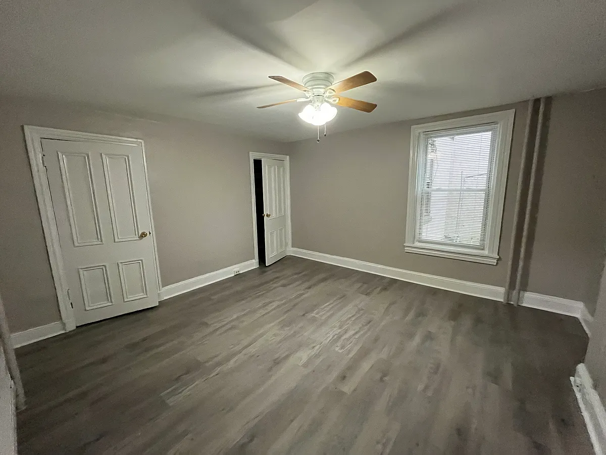Building Photo - 3303 Baring St #9