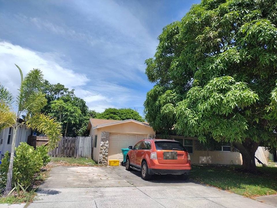 2nd image of 323 SW 3rd Ave