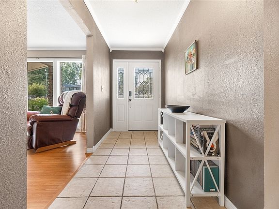 2nd image of 18 Mimosa Dr