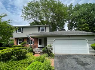30 Fairfield Dr, Fairport, NY 14450