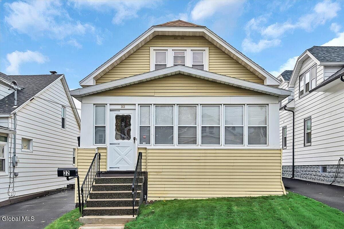 1st image of 32 Bonheim Street