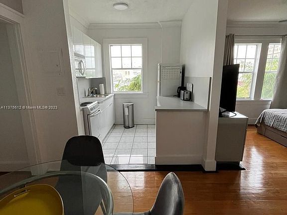 5th image of 1611 Michigan Ave APT 26