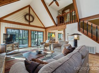 25 Fairway Villas Dr, Sapphire, NC 28774