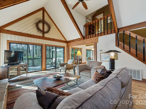 25 Fairway Villas Dr, Sapphire, NC 28774